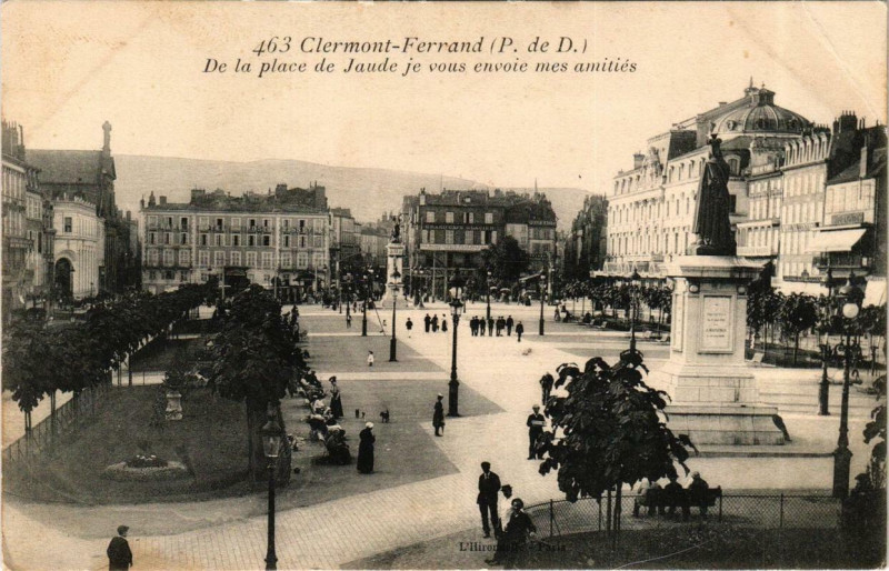 Carte postale ancienne Clermont-Ferrand De la place de Jaude je vous envoie mes ami à Clermont-Ferrand