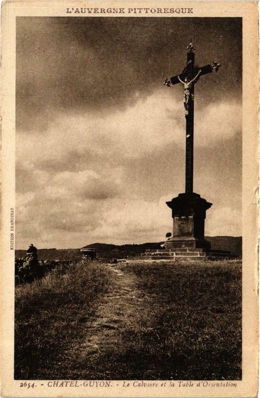 Carte postale ancienne Chatel-Guyon Le Calvaire et la Table d'Orientation
