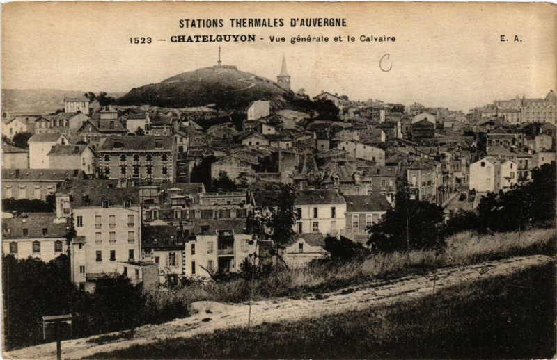 Carte postale ancienne Chatel-Guyon Vue Generale et le Calvaire