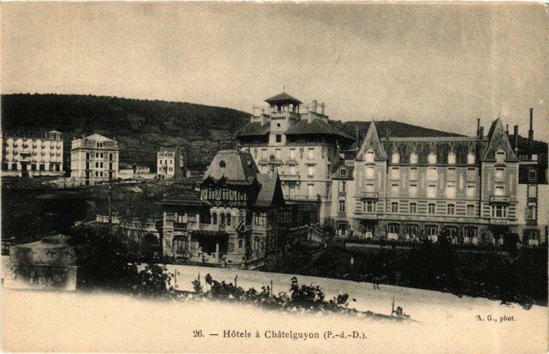 Carte postale ancienne Chatel-Guyon Hotels a Chatelguyon