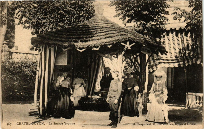 Carte postale ancienne Chatel-Guyon La Source Yvonne