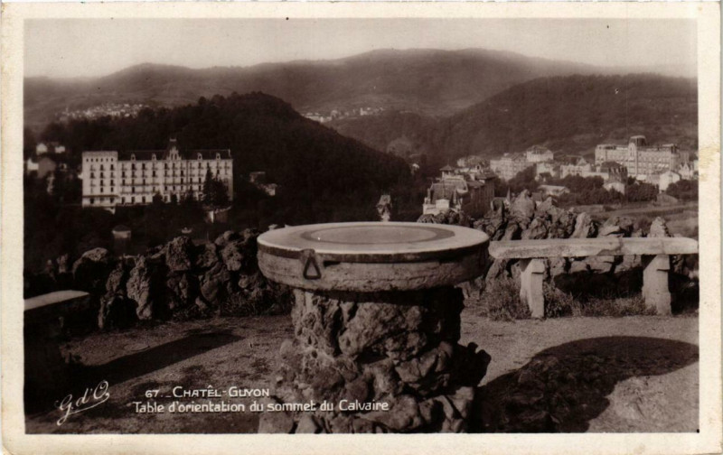 Carte postale ancienne Chatel-Guyon Table d'Orientation du sommet du Calvaire