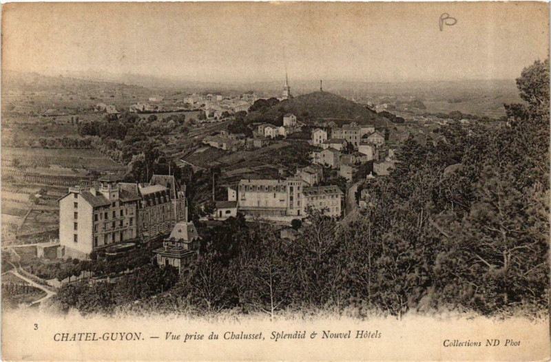 Carte postale ancienne Chatel-Guyon Vue prise du Chalusset Splendid & Nouvel H à Chalus
