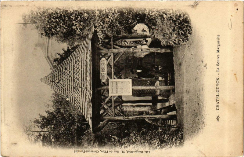 Carte postale ancienne Chatel-Guyon La Source Marguerite