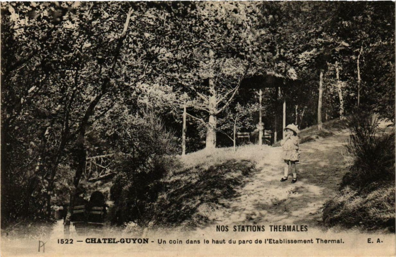 Carte postale ancienne Chatel-Guyon Un coin dans le haut du parc