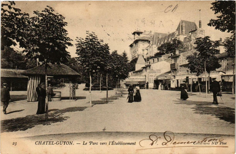 Carte postale ancienne Chatel-Guyon Le Parc vers l'Etabl.