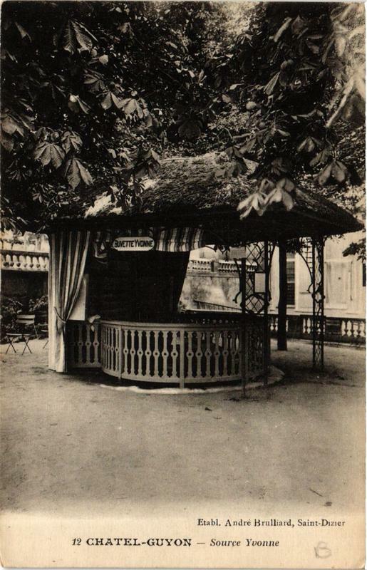Carte postale ancienne Chatel-Guyon Source Yvonne