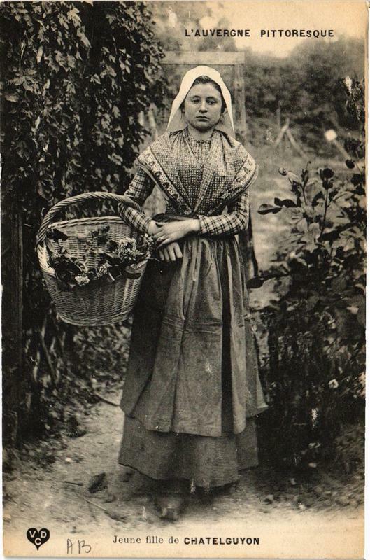 Carte postale ancienne Chatel-Guyon Jeune fille de Chatelguyon