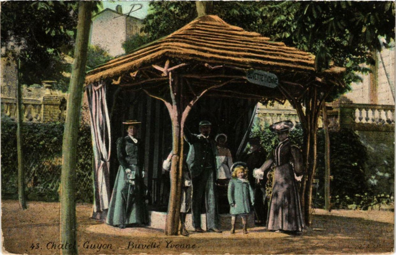 Carte postale ancienne Chatel-Guyon Buvette Yvonne