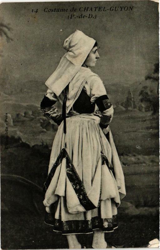 Carte postale ancienne Chatel-Guyon Costume