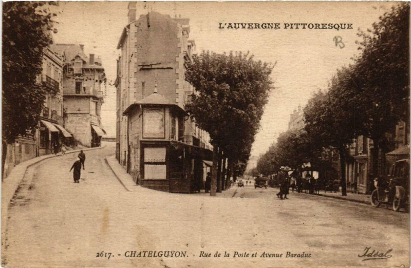 Carte postale ancienne Chatel-Guyon Rue de la Poste et Avenue Baraduc