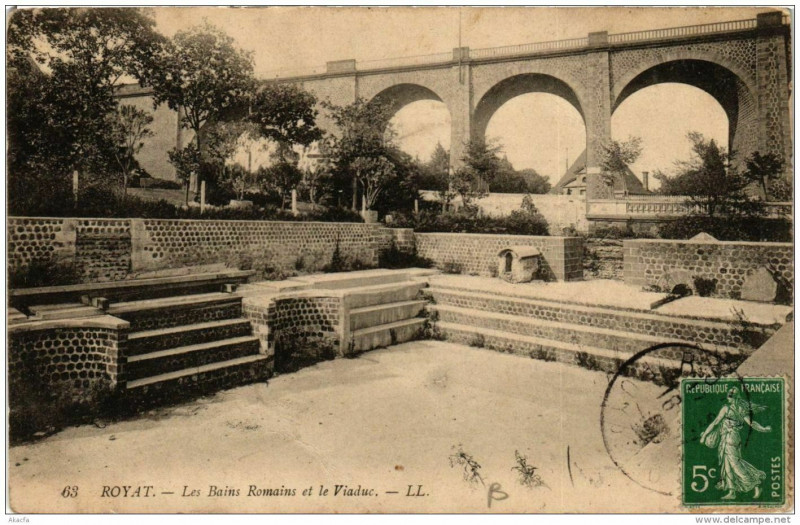 Carte postale ancienne Royat-les-Bains Romains et le Viaduc à Royat