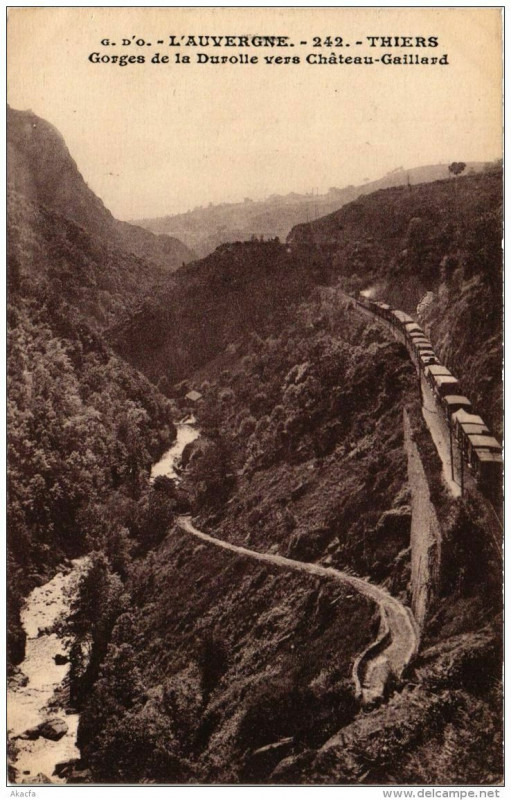 Carte postale ancienne Thiers Gorges de la Durolle vers Chateau-Gaillard à Thiers