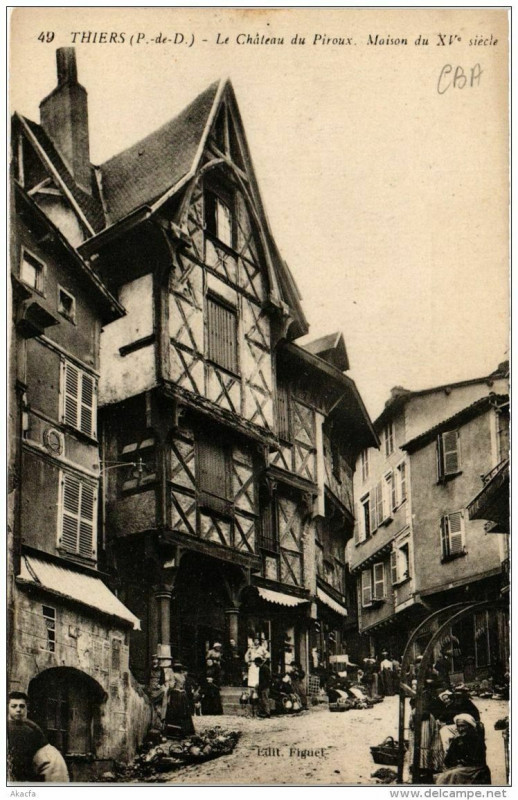 Carte postale ancienne Thiers Le Chateau du Piroux Maison du Xve s à Thiers