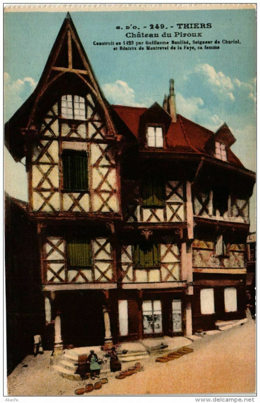 Carte postale ancienne Thiers Chateau du Piroux à Thiers