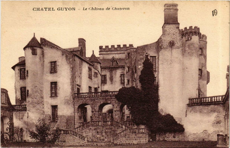 Carte postale ancienne Chatel-Guyon Le Chateau de Chazeron