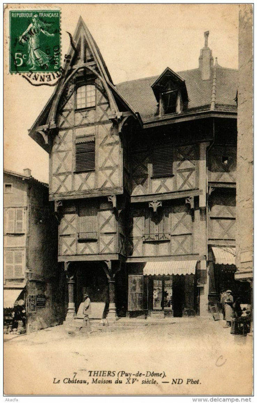Carte postale ancienne Thiers Le Chateau Maison du Xv e siécle à Thiers