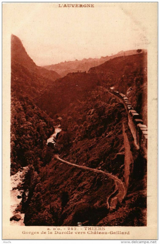 Carte postale ancienne Thiers Gorges de la Durolle vers Chateau-Gaillard à Thiers