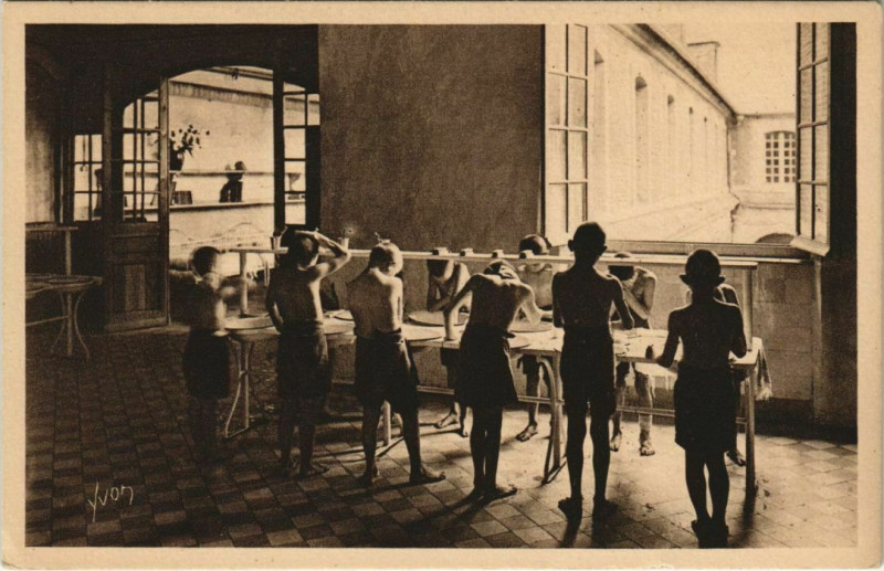 Carte postale ancienne Préventorium de Valloires Un Lavabo