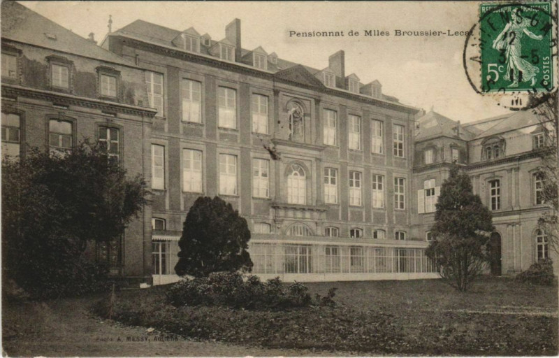 Carte postale ancienne Pensionnat de Mlles Broussier-Lecat
