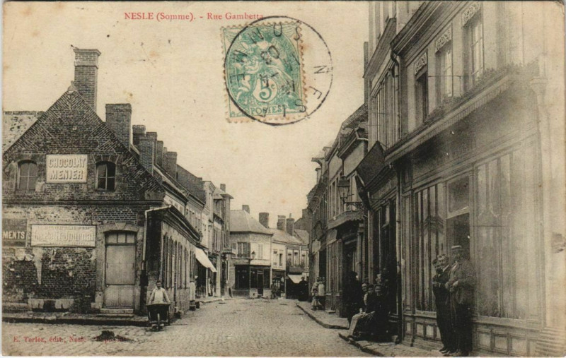 Carte postale ancienne Nesle Rue Gambetta à Nesle