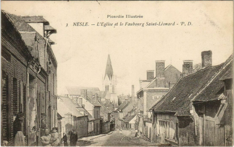 Carte postale ancienne Nesle Eglise Fb Saint-Léonard à Nesle