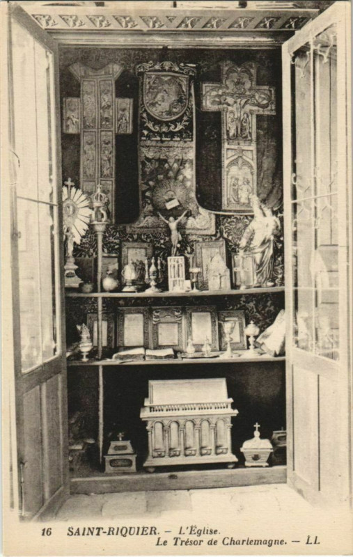 Carte postale ancienne Saint-Riquier Eglise Trésor de Charlemagne à Saint-Riquier