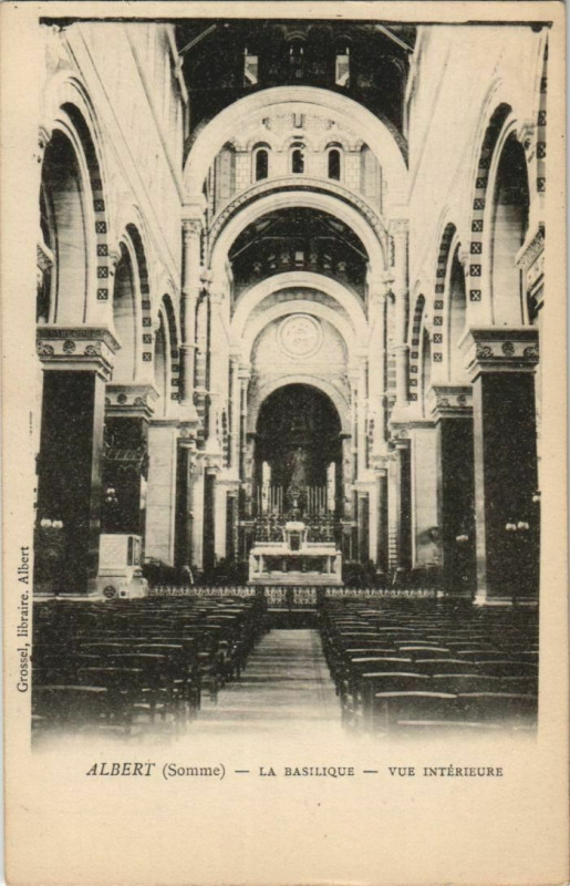 Carte postale ancienne Albert La Basilique vue intérieure à Albert