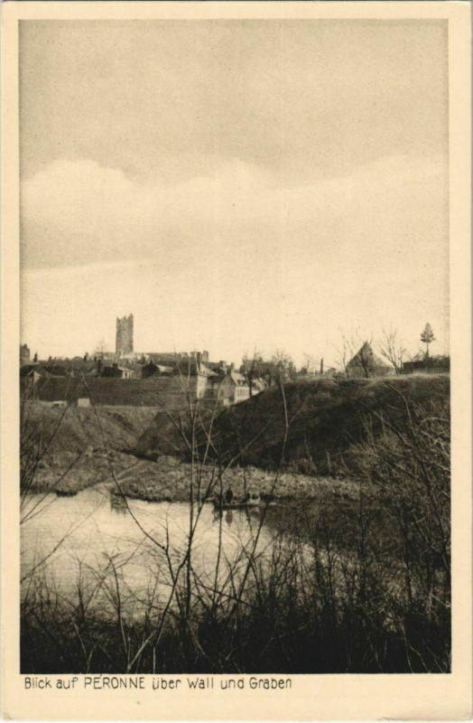 Carte postale ancienne Guerre Peronne über Wall und Graben