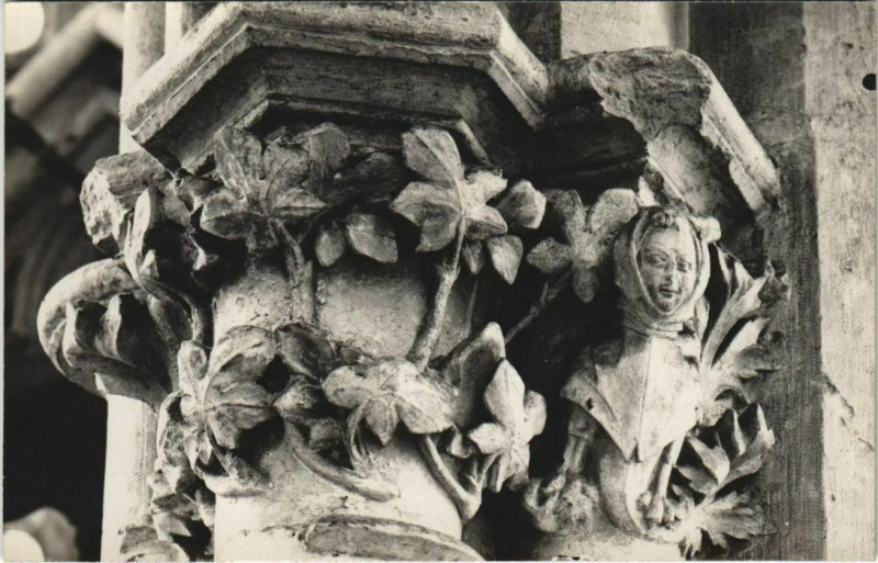Carte postale ancienne Carte photo Cathédrale d'Amiens Intérieur détailles à Amiens