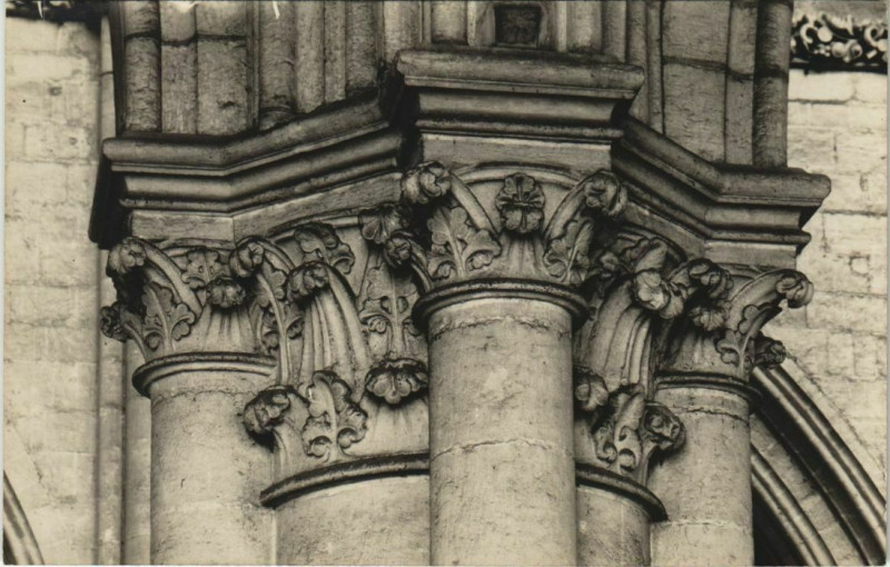 Carte postale ancienne Carte photo Cathédrale d'Amiens Intérieur détailles à Amiens