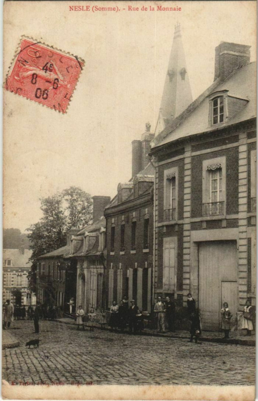Carte postale ancienne Nesle Rue de la Monnaie à Nesle