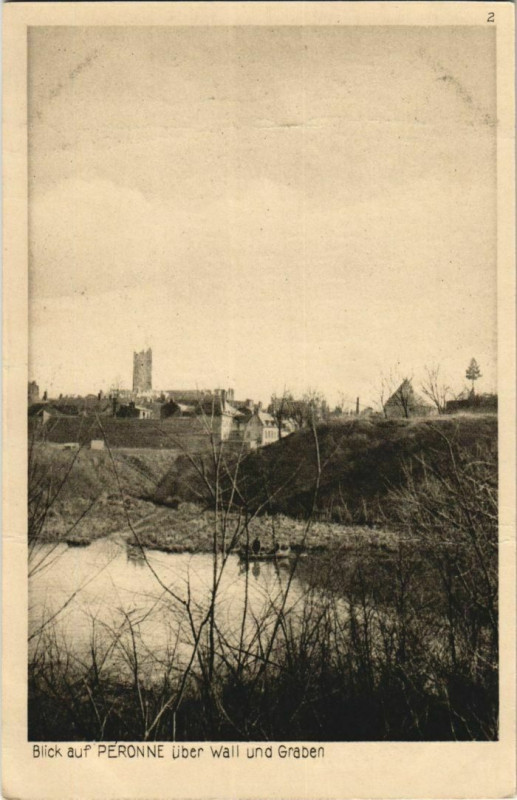 Carte postale ancienne Guerre Peronne über Wall und Graben