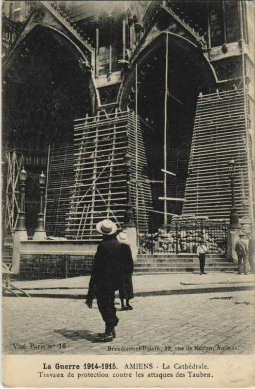 Carte postale ancienne Guerre Cathédrale d'Amiens Travaux de protection à Amiens