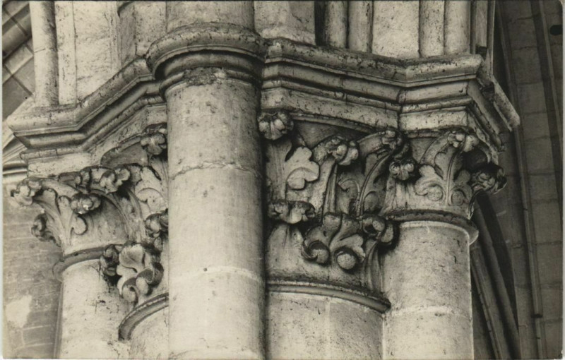 Carte postale ancienne Carte photo Cathédrale d'Amiens Intérieur détailles à Amiens