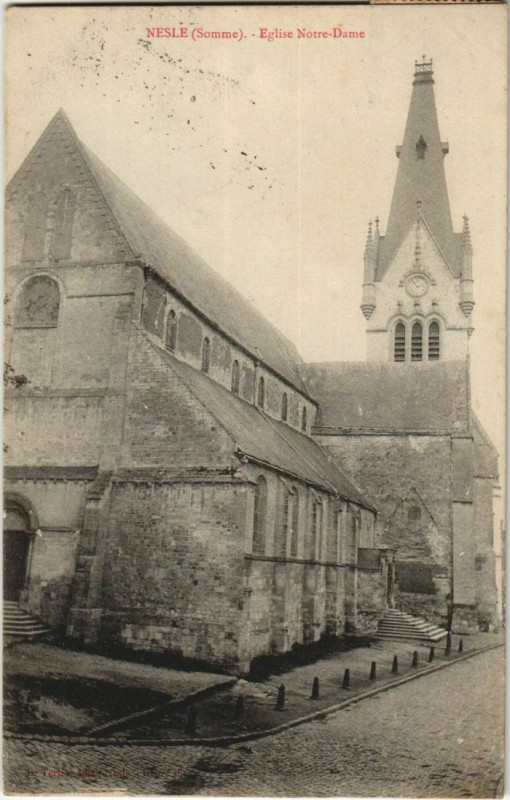 Carte postale ancienne Nesle Eglise Notre-Dame à Nesle