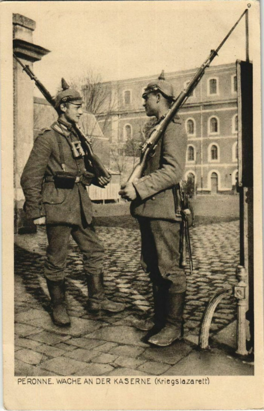 Carte postale ancienne Guerre Peronne Wache an der Kaserne