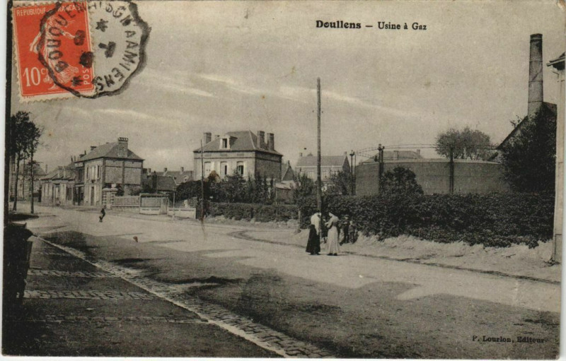 Carte postale ancienne Doullens Usine a gaz à Doullens