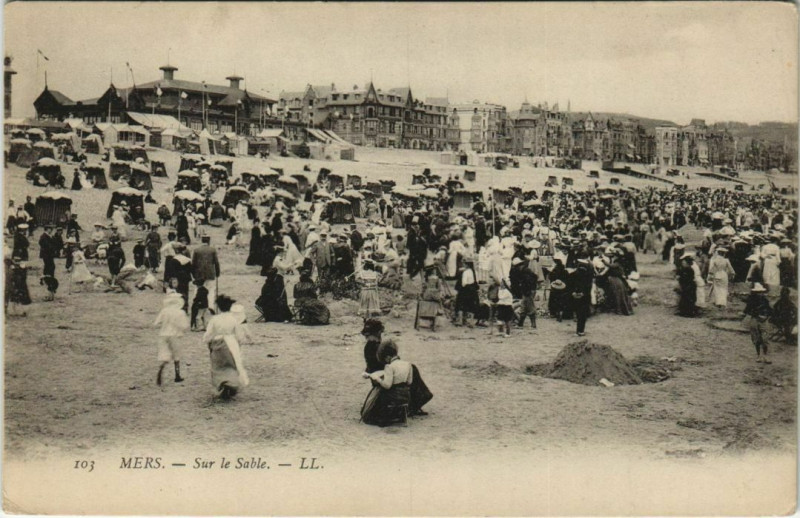 Carte postale ancienne Mers-les-Bains Sur le Sable à Mers-les-Bains