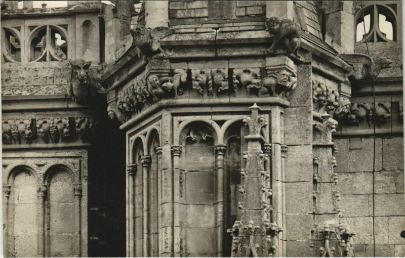 Carte postale ancienne Carte photo Cathédrale d'Amiens Intérieur détailles à Amiens