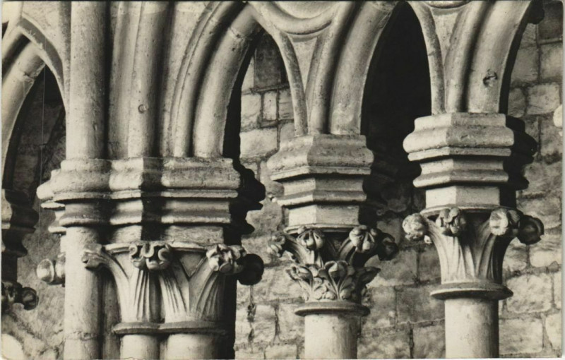 Carte postale ancienne Carte photo Cathédrale d'Amiens Intérieur détailles à Amiens
