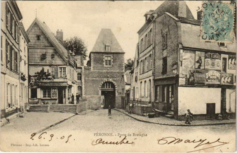 Carte postale ancienne Peronne Porte de Bretagne