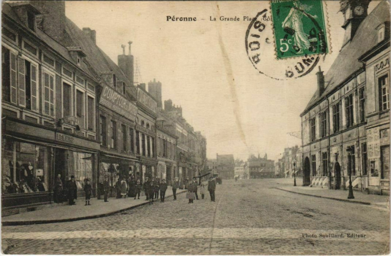 Carte postale ancienne Peronne Grande Place