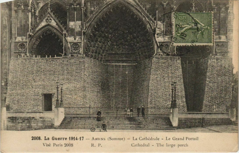 Carte postale ancienne Guerre Cathédrale d'Amiens Travaux de protection à Amiens