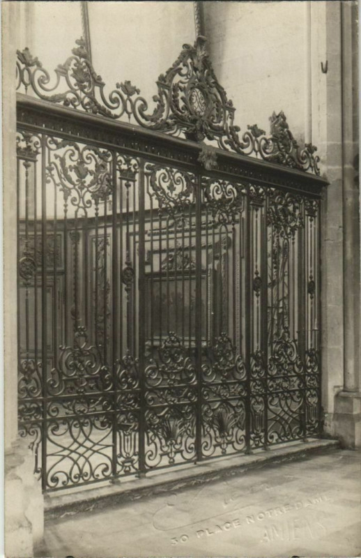 Carte postale ancienne Carte photo Cathédrale d'Amiens Intérieur grille à Amiens
