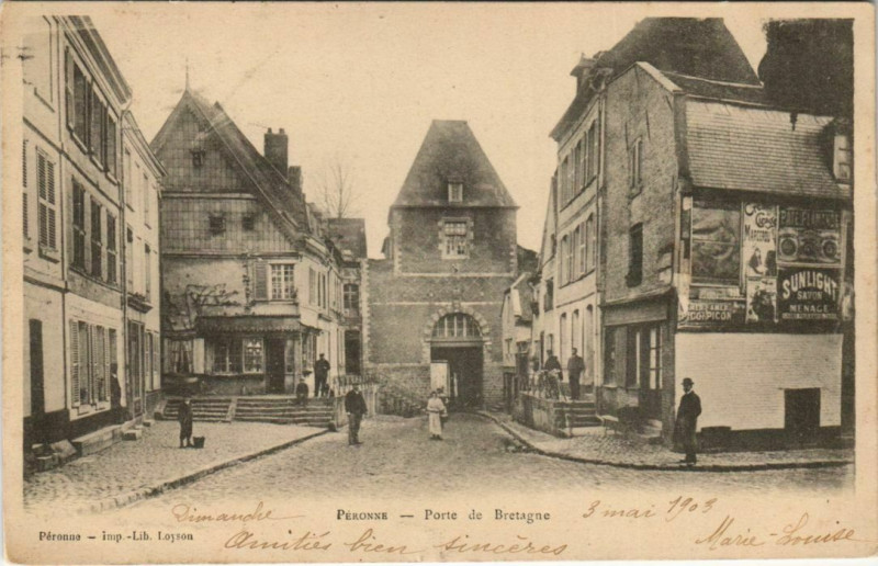 Carte postale ancienne Peronne Porte de Bretagne