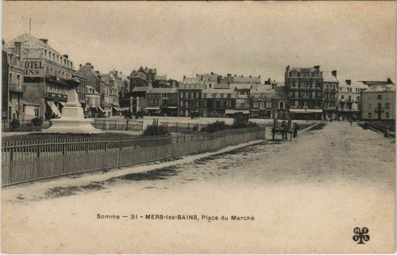 Carte postale ancienne Mers-les-Bains Place du Marché à Mers-les-Bains