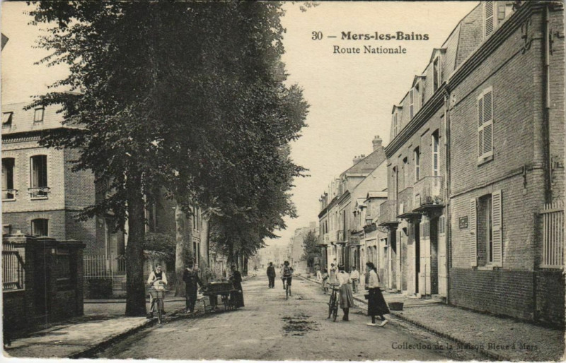 Carte postale ancienne Mers-les-Bains Route Nationale à Mers-les-Bains