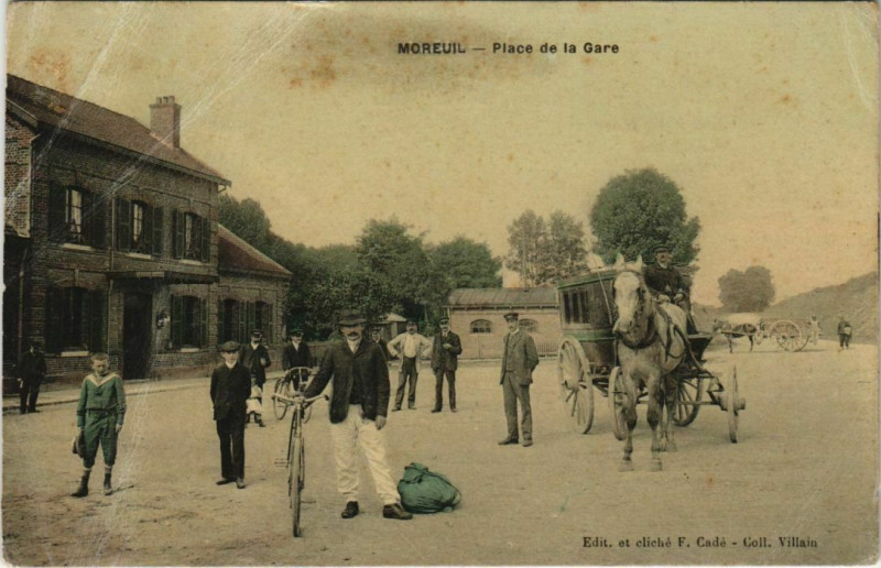Carte postale ancienne Moreuil Place de la Gare bicycle à Moreuil