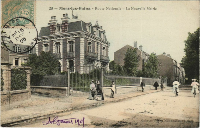 Carte postale ancienne Mers-les-Bains Route Nationale Nouvelle Mairie à Mers-les-Bains